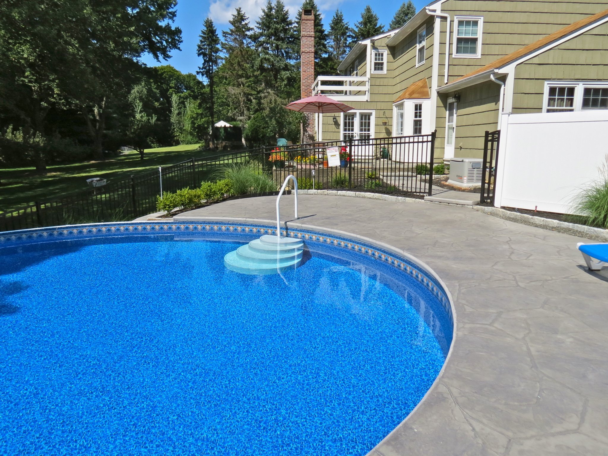 Round Radiant Semi-Inground